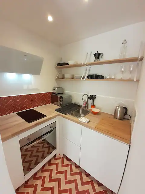 Canebière F1 Grand studio avec balcon170b654b-b1b5-4435-acc5-e2aeb30625e7